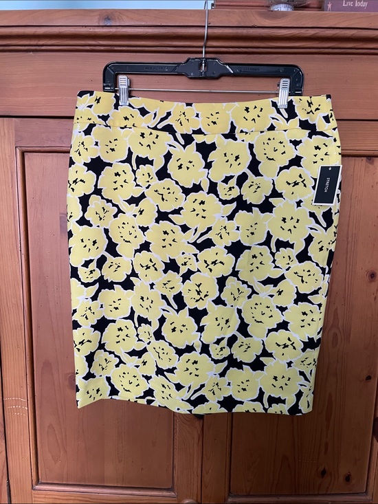 Nine West Dresses & Skirts - Nine West Black Pencil Skirt with Yellow Floral Print